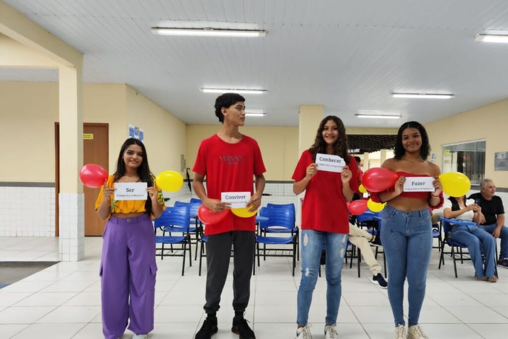 Apresentação dos Valores do Protagonismo pelos Alunos do CEM Luis Viana