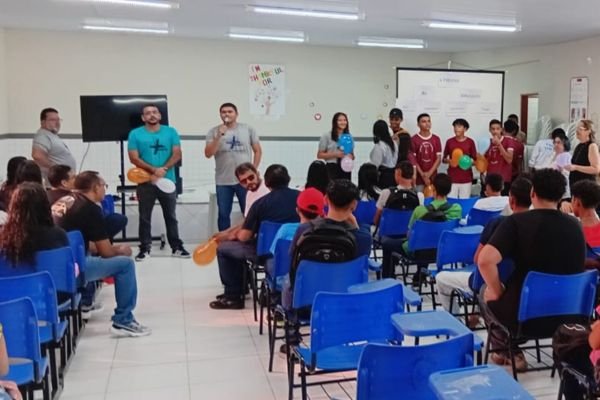 O Trio Gestor representado pelo Gestor Geral Prof. Leôncio dá Boas- Vindas aos novos Alunos.
